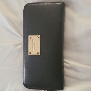 Michael Kors Black leather wallet with gold hardware